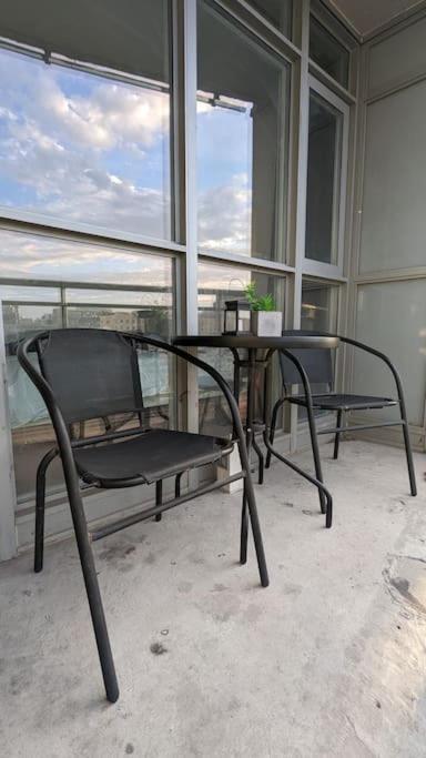 Lovely 2 Bed Condo In Downtown Toronto Exterior foto