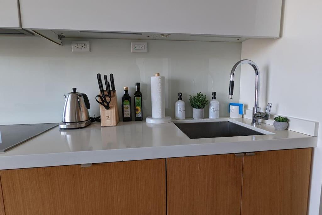 Lovely 2 Bed Condo In Downtown Toronto Exterior foto